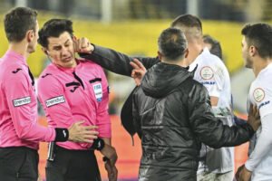 Umut Meler punched by Faruk Koca following Ankaragucu’s 1-1 draw with Rizespor