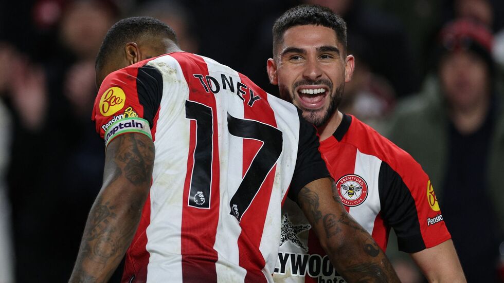 Maupay celebrates with Toney after scoring Brentford's third goal vs Nottingham Forest