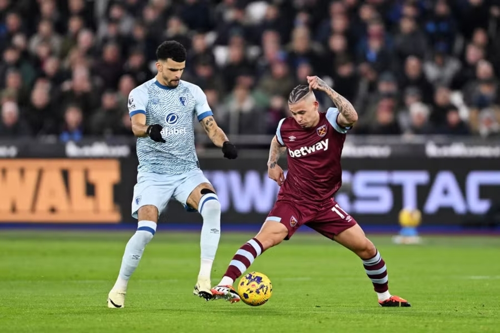 Kalvin Phillips and Dominic Solanke battle for the ball
