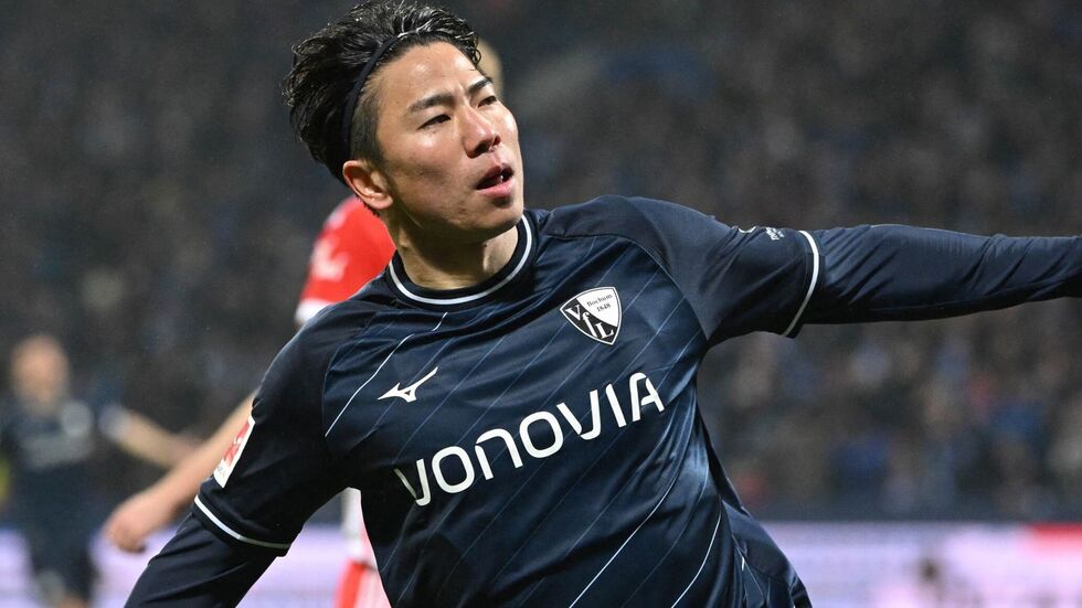 Takuma Asano celebrates after equalising for Bochum