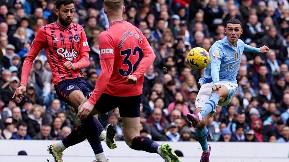 Manchester City and Everton football players